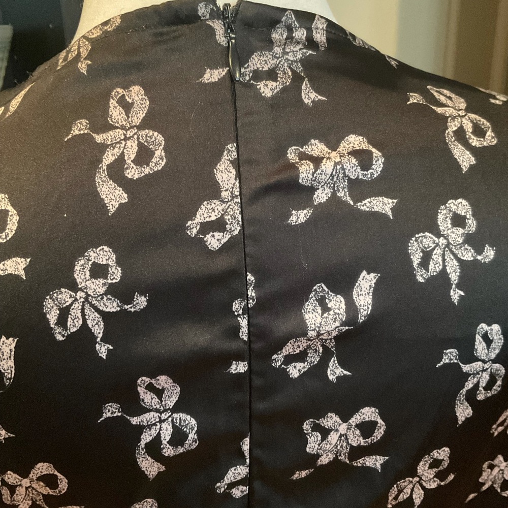 “BETSY JOHNSON” BOW PATTERN NAVY AND WHITE DRESS. - Picture 9 of 16